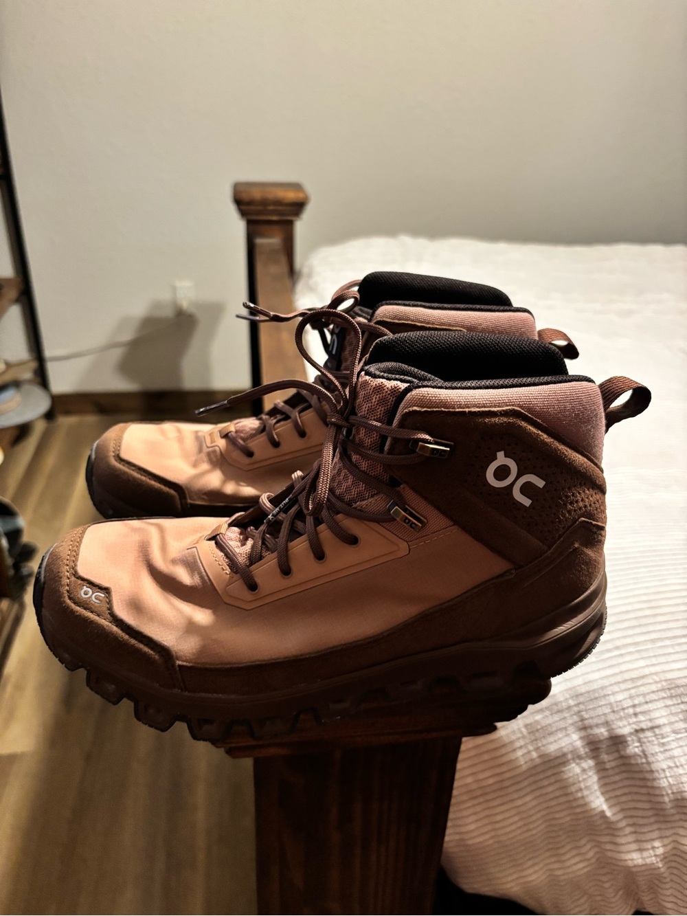 OnCloud Hiking Boots